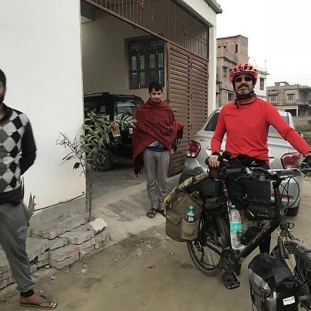 Lummj Guest House Motihari Extérieur photo